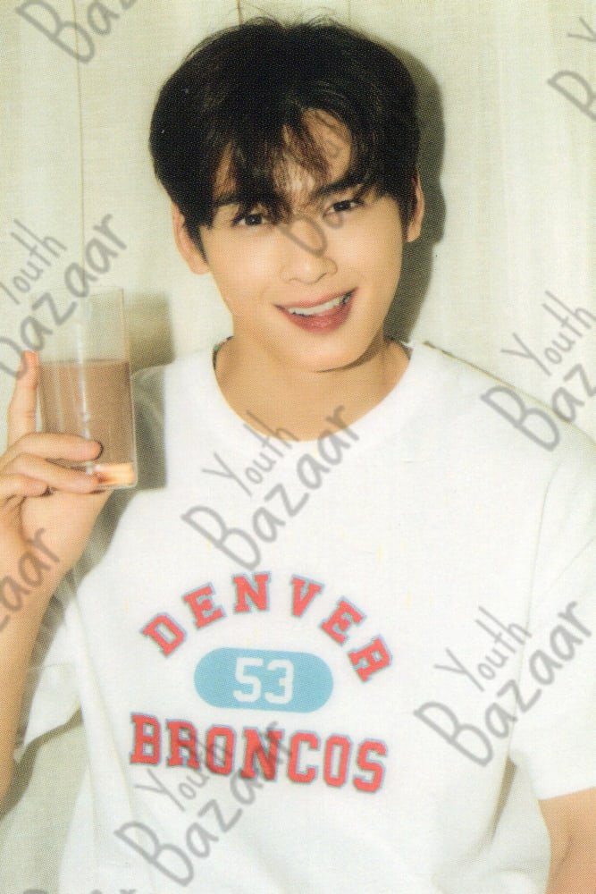 Cha Eun-Woo - Magazine Photo Book 18