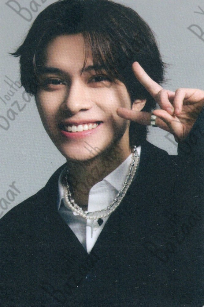 Hendery - 2024 Wayv Concert [on the Way] in Japan MU-MO Shop