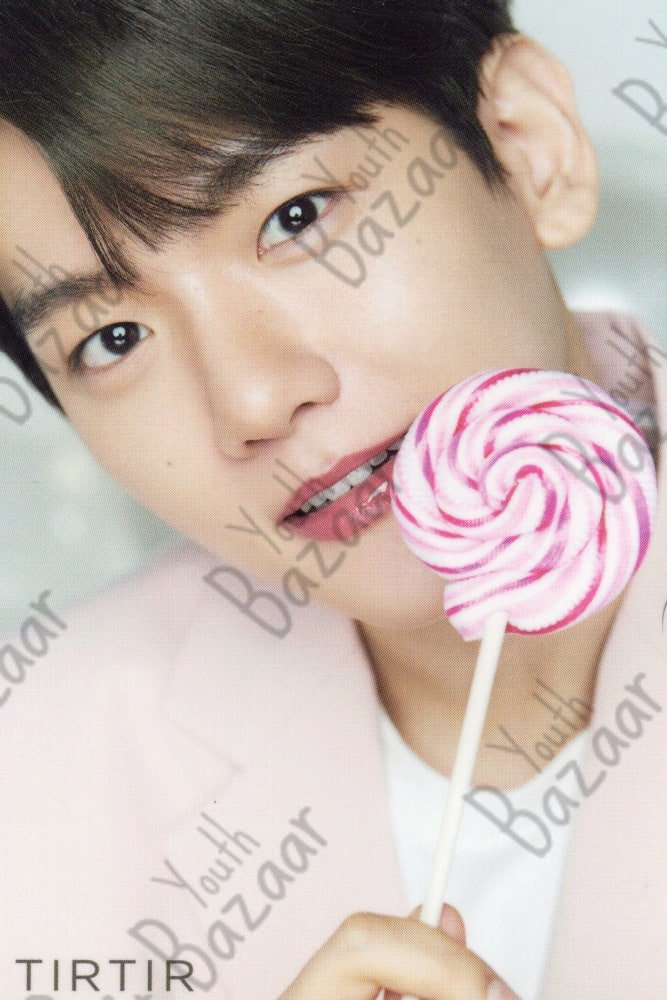 Baekhyun - Tir Tir Joy of Journey Makeup Kit 2