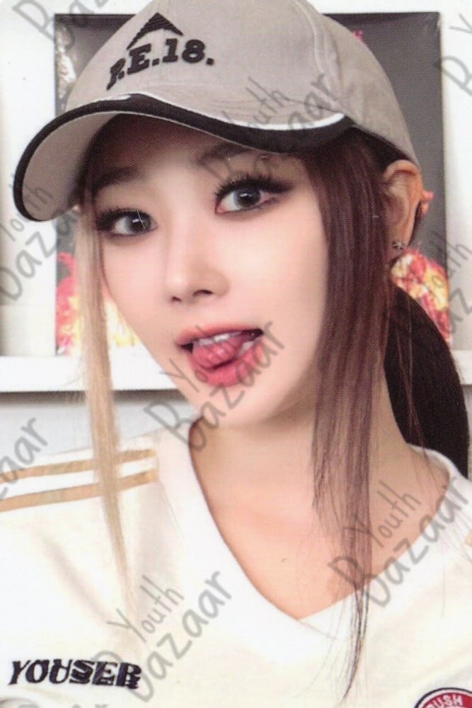 Giselle - My World Trading Card Set B 1