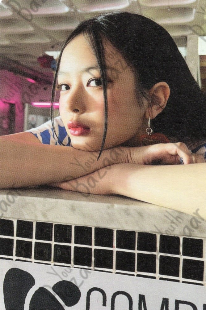 Hanni - New Jeans Bluebook Ver. Hanni Ver 2