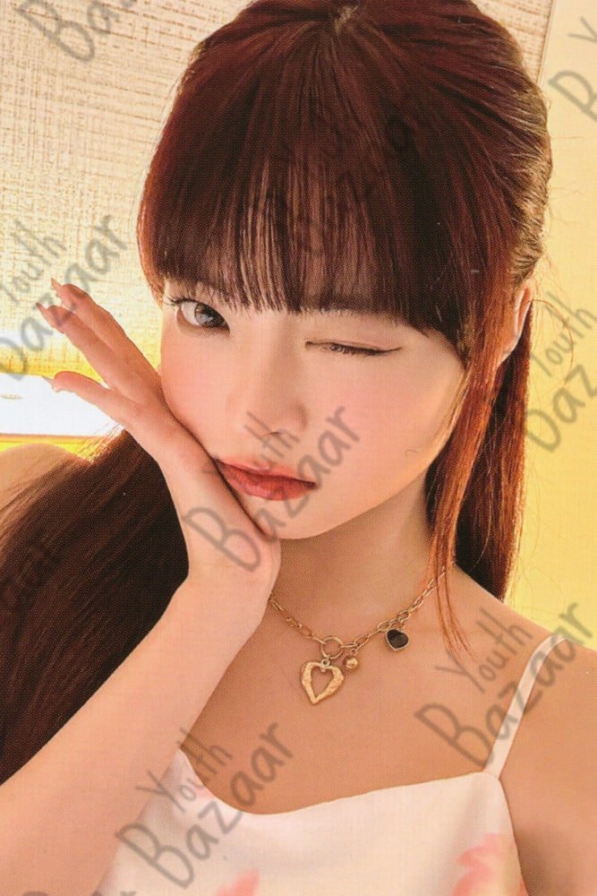 Hong Eun-chae - Leniverse Photobook Fimbidi Bobbidi Boo