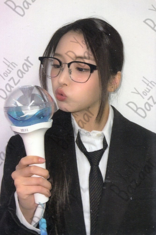 Jiwoo - Official Light Stick Sound Wave