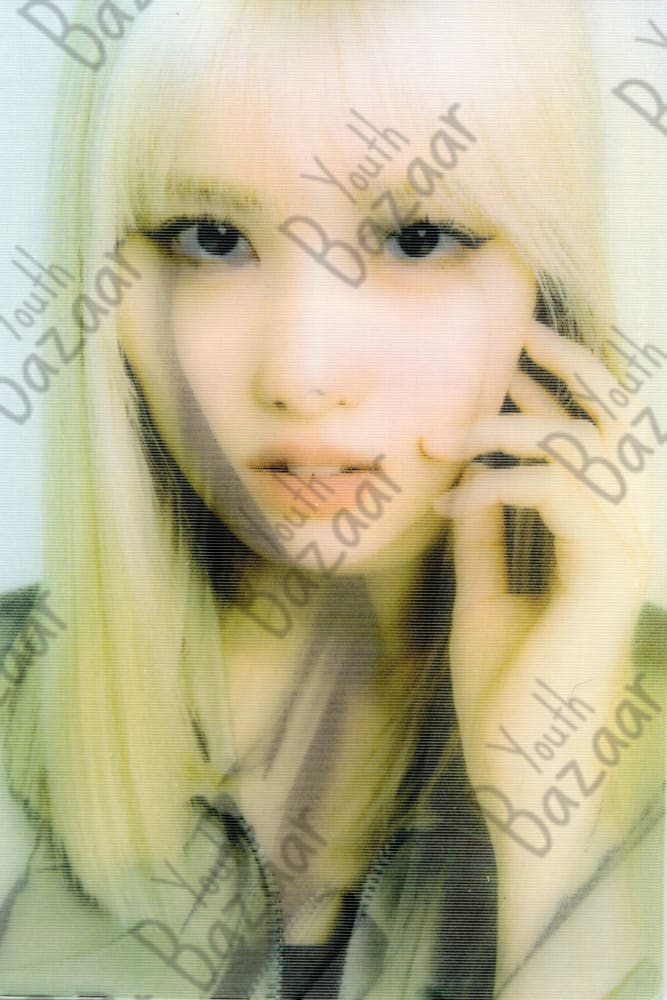 Momo - World in A Day Lenticular Photocard