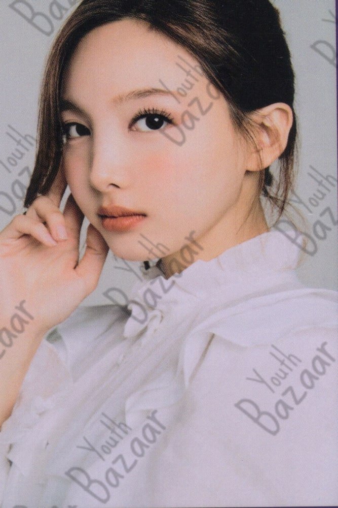 Nayeon - World in A Day Trading Card 1